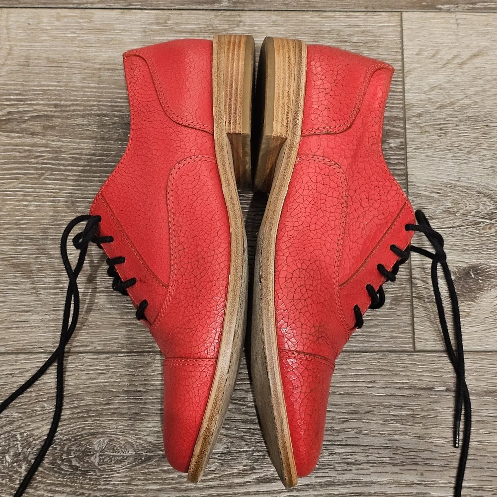 MARC JACOBS Crackled Red Leather Oxfords Sz 38.5 shoes